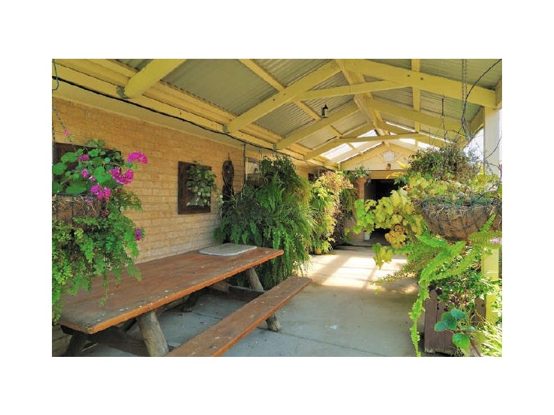 13 Cambridge Close, Cranbourne East VIC 3977