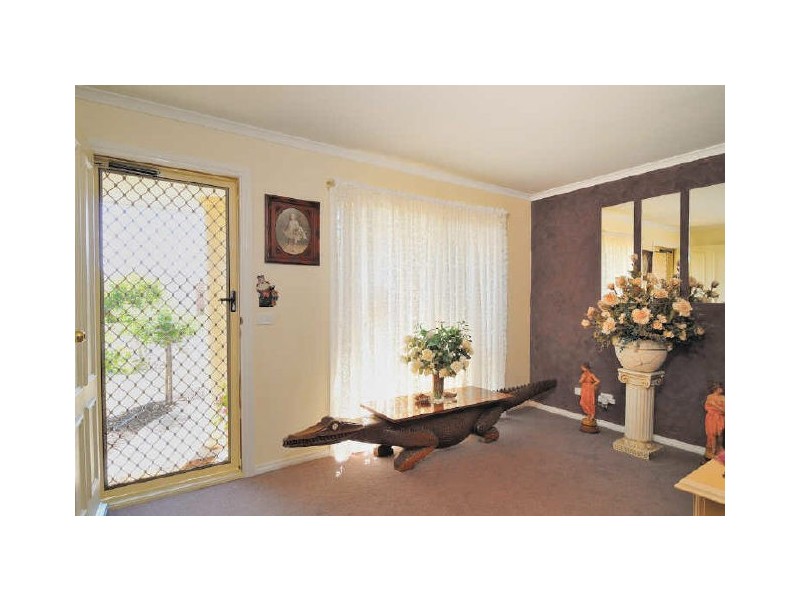 13 Cambridge Close, Cranbourne East VIC 3977
