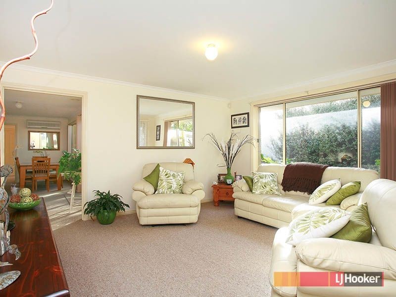 8 Cirai Crescent, Cranbourne VIC 3977