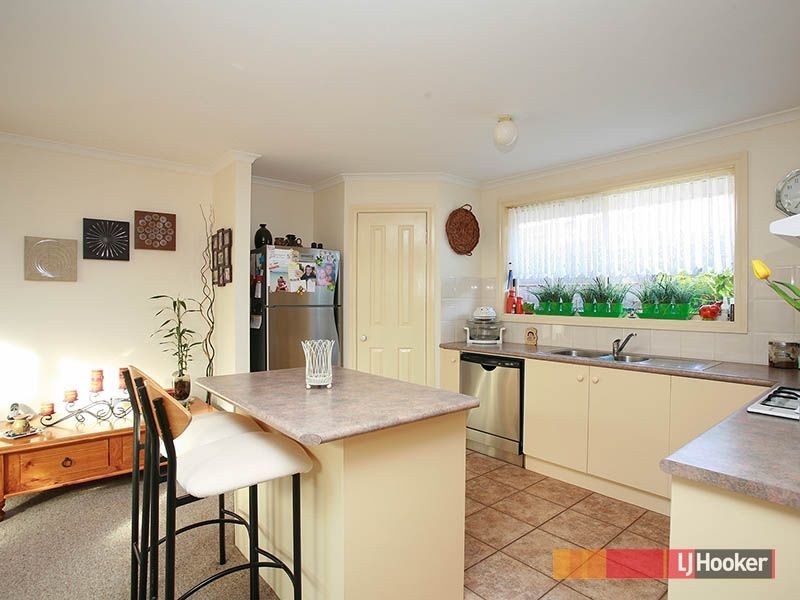 8 Cirai Crescent, Cranbourne VIC 3977