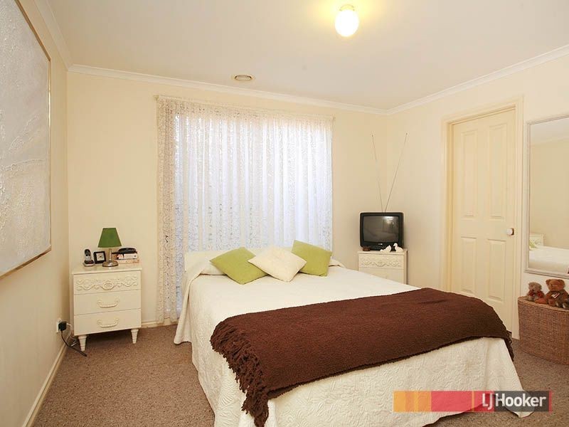 8 Cirai Crescent, Cranbourne VIC 3977