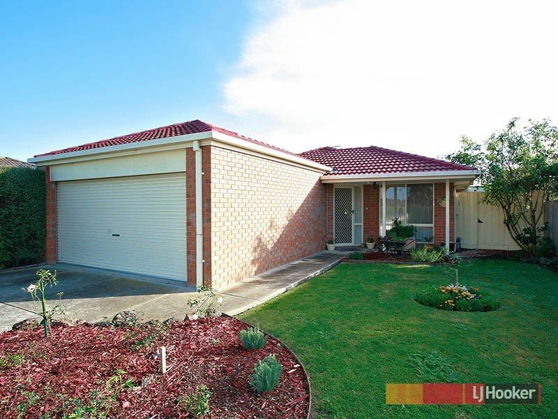 8 Cirai Crescent, Cranbourne VIC 3977