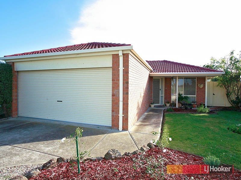 8 Cirai Crescent, Cranbourne VIC 3977