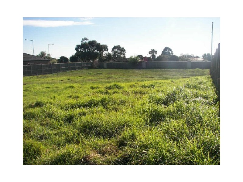 16 Hilda Way, Cranbourne VIC 3977