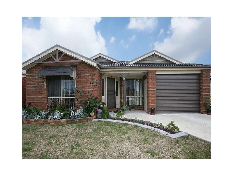 8 Faith Court, Cranbourne VIC 3977