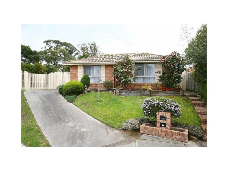 4 Iris Court, Cranbourne North VIC 3977