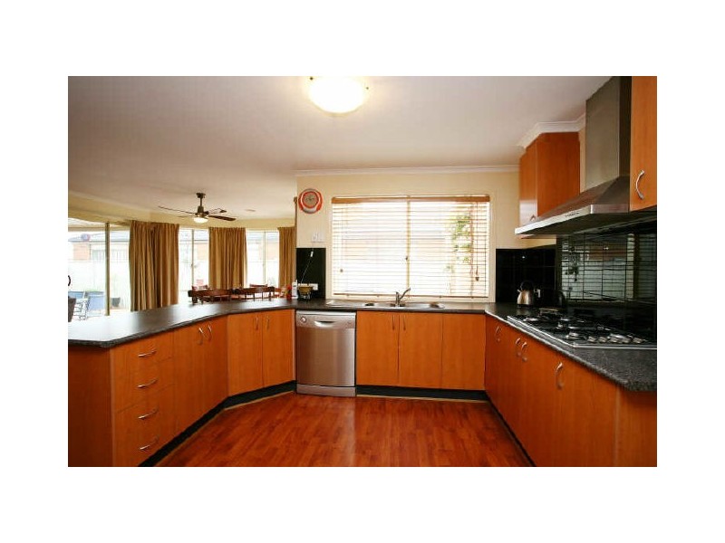 20 Gatehouse Parade, Cranbourne VIC 3977