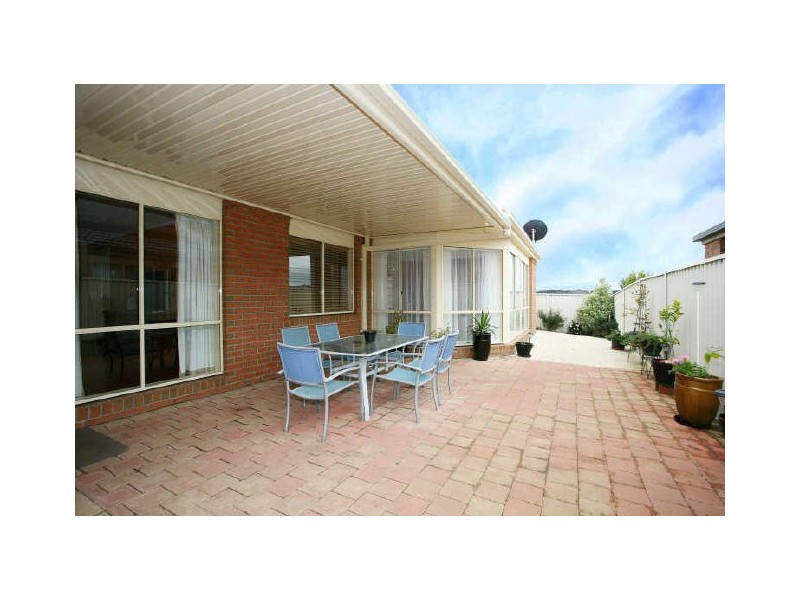 20 Gatehouse Parade, Cranbourne VIC 3977