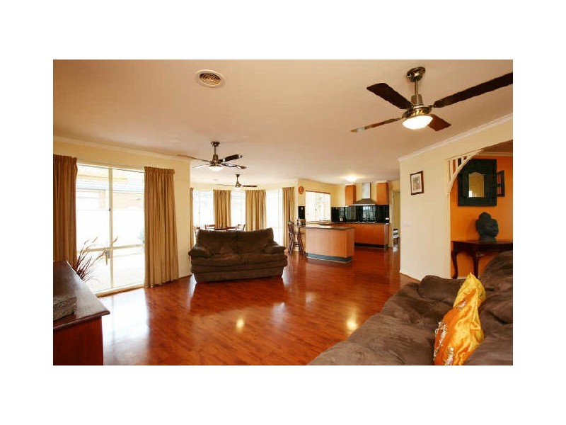 20 Gatehouse Parade, Cranbourne VIC 3977