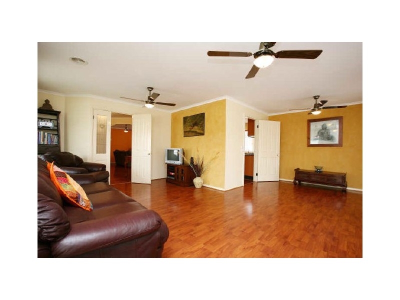 20 Gatehouse Parade, Cranbourne VIC 3977