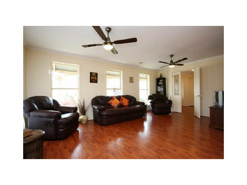 20 Gatehouse Parade, Cranbourne VIC 3977