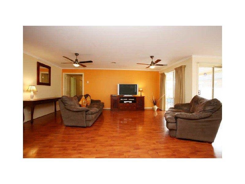 20 Gatehouse Parade, Cranbourne VIC 3977