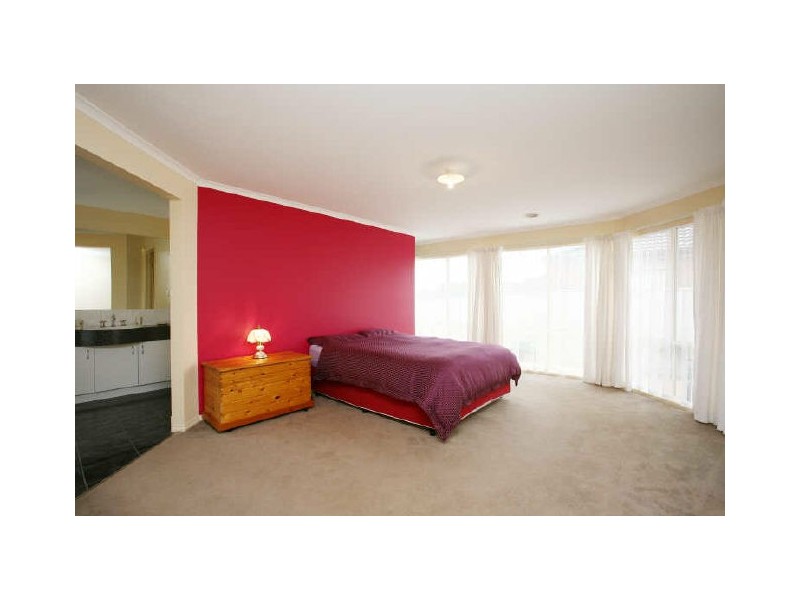 20 Gatehouse Parade, Cranbourne VIC 3977