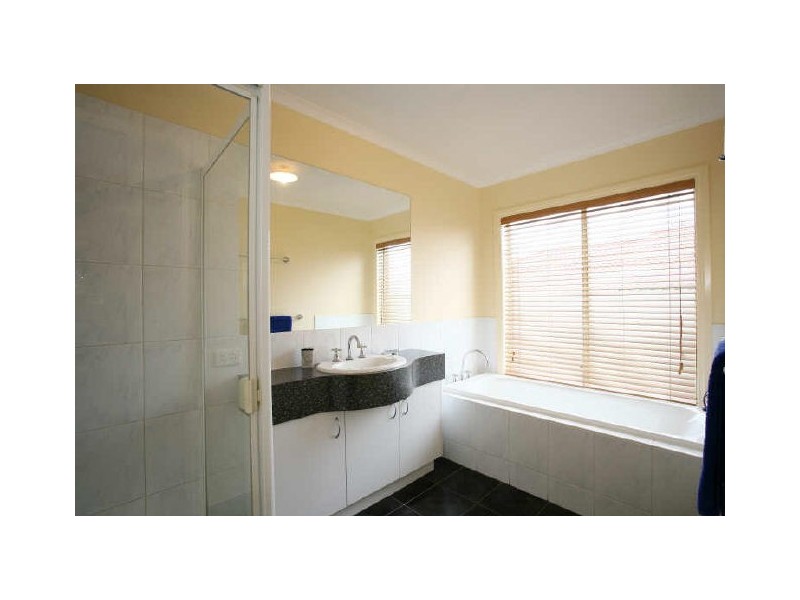 20 Gatehouse Parade, Cranbourne VIC 3977