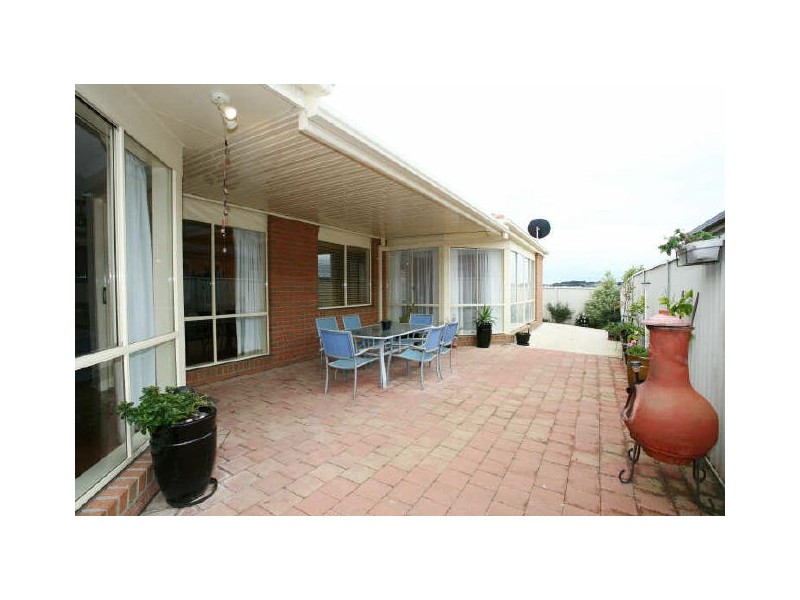 20 Gatehouse Parade, Cranbourne VIC 3977