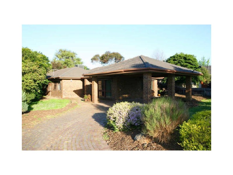 39 Ruffy Drive, Cranbourne VIC 3977