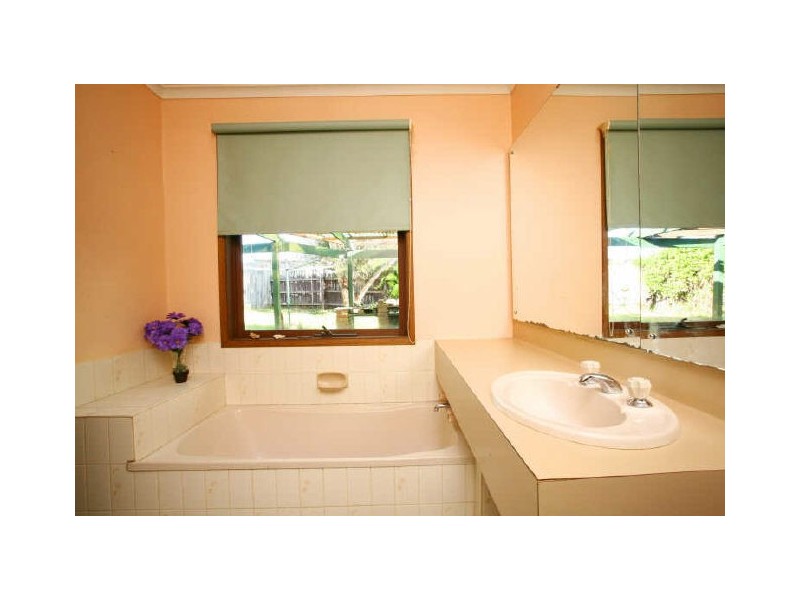 39 Ruffy Drive, Cranbourne VIC 3977