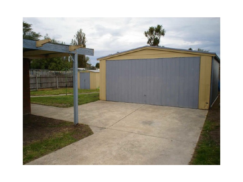 30 Gipps Crescent, Cranbourne North VIC 3977