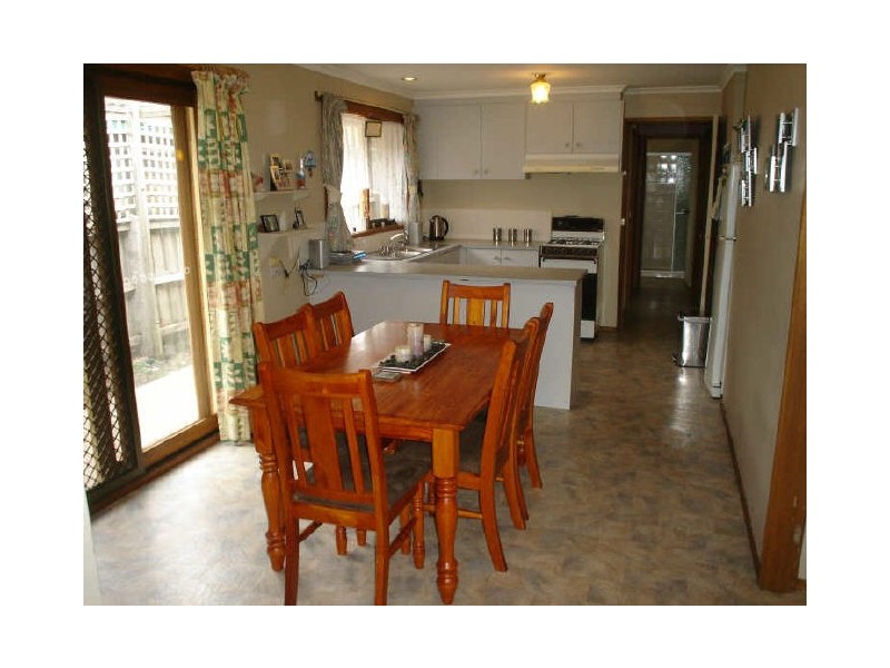 30 Gipps Crescent, Cranbourne North VIC 3977