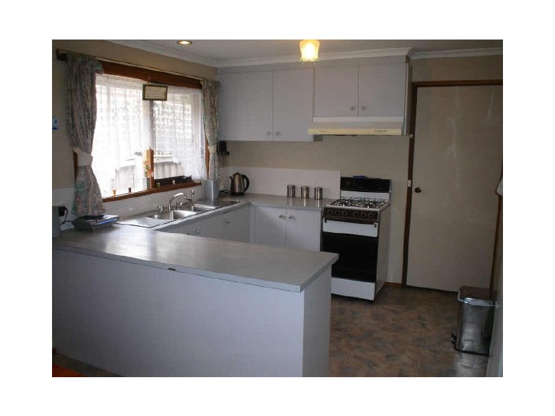 30 Gipps Crescent, Cranbourne North VIC 3977