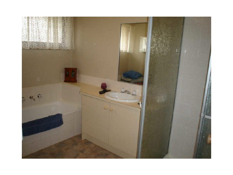 30 Gipps Crescent, Cranbourne North VIC 3977