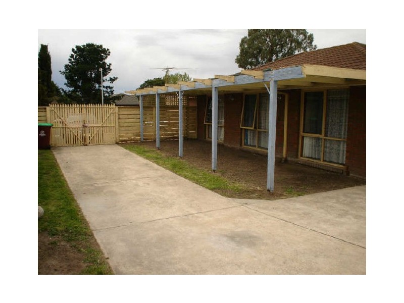 30 Gipps Crescent, Cranbourne North VIC 3977