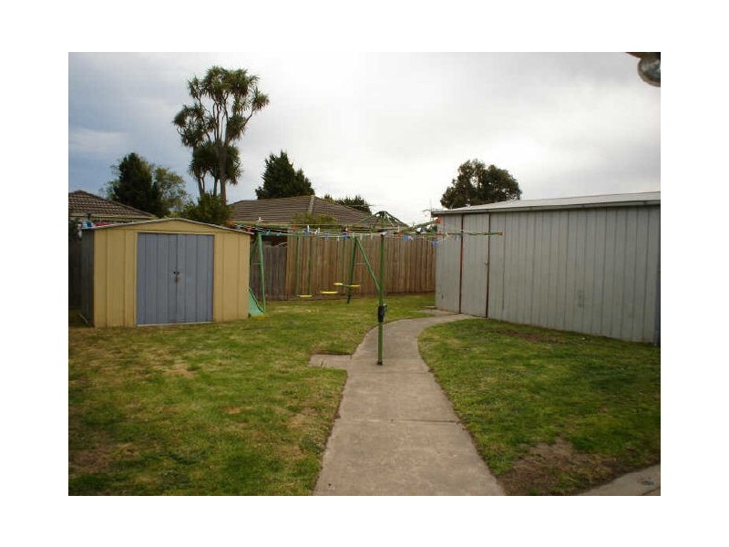 30 Gipps Crescent, Cranbourne North VIC 3977