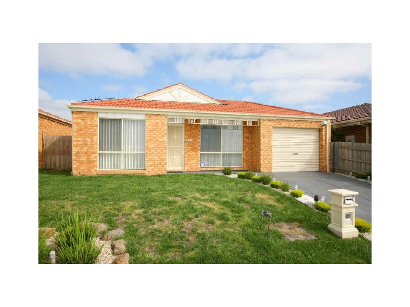 15a Staunton Walk, Cranbourne East VIC 3977