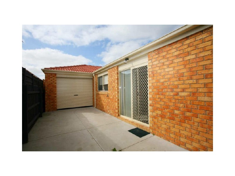 15a Staunton Walk, Cranbourne East VIC 3977