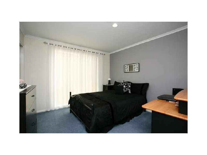 15a Staunton Walk, Cranbourne East VIC 3977