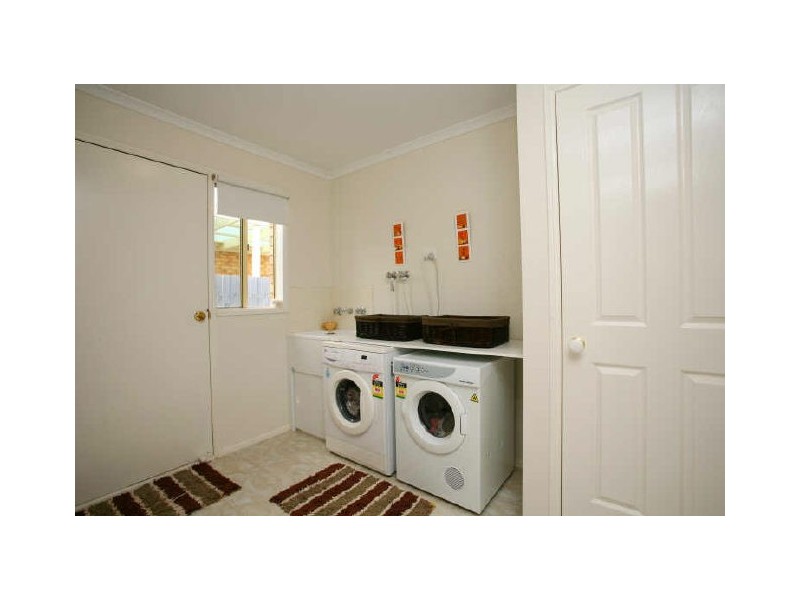 15a Staunton Walk, Cranbourne East VIC 3977