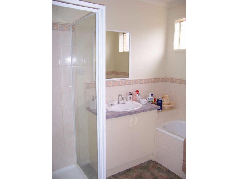 63 Scarborough Avenue, Cranbourne VIC 3977