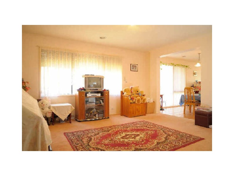 42 Central Parkway, Cranbourne VIC 3977