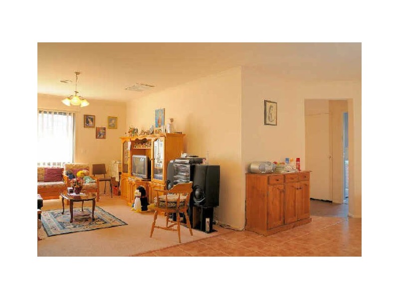 42 Central Parkway, Cranbourne VIC 3977