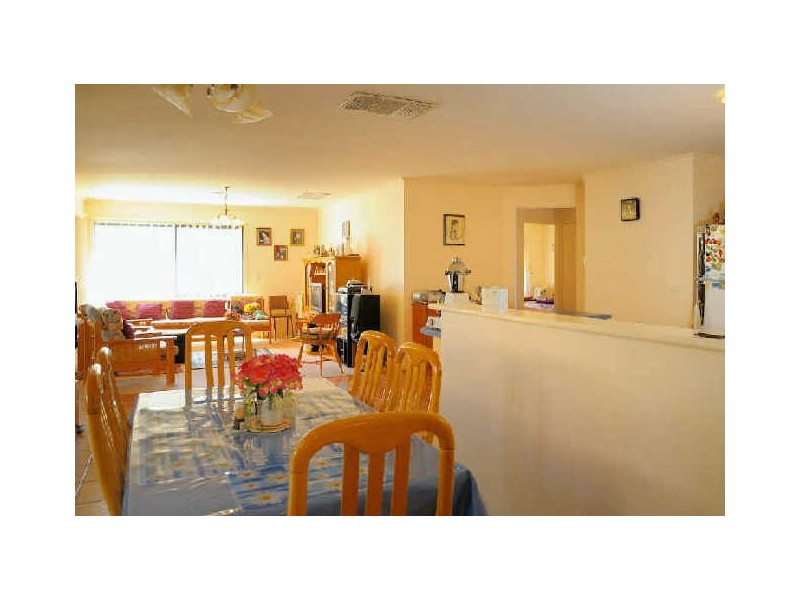 42 Central Parkway, Cranbourne VIC 3977