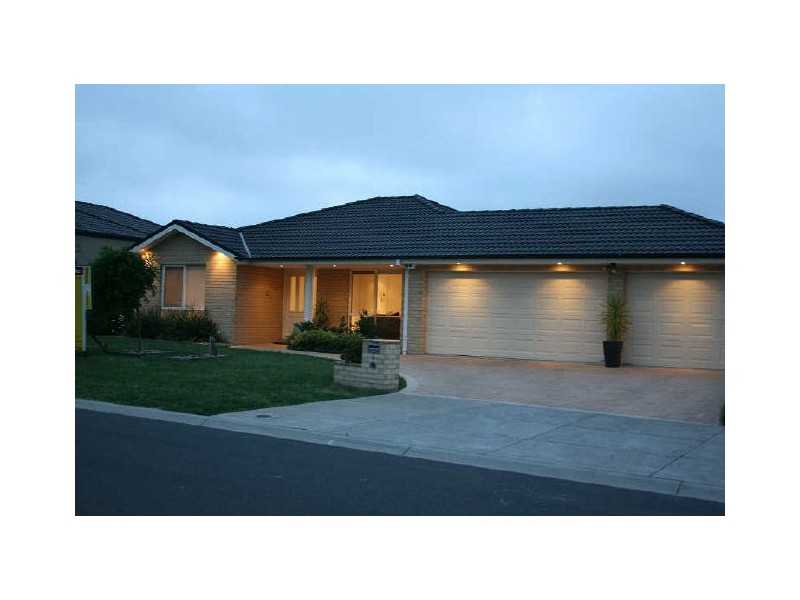 8 Gracehill Mews, Cranbourne VIC 3977