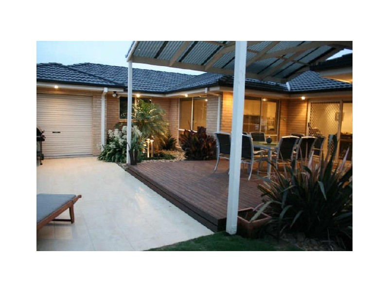 8 Gracehill Mews, Cranbourne VIC 3977