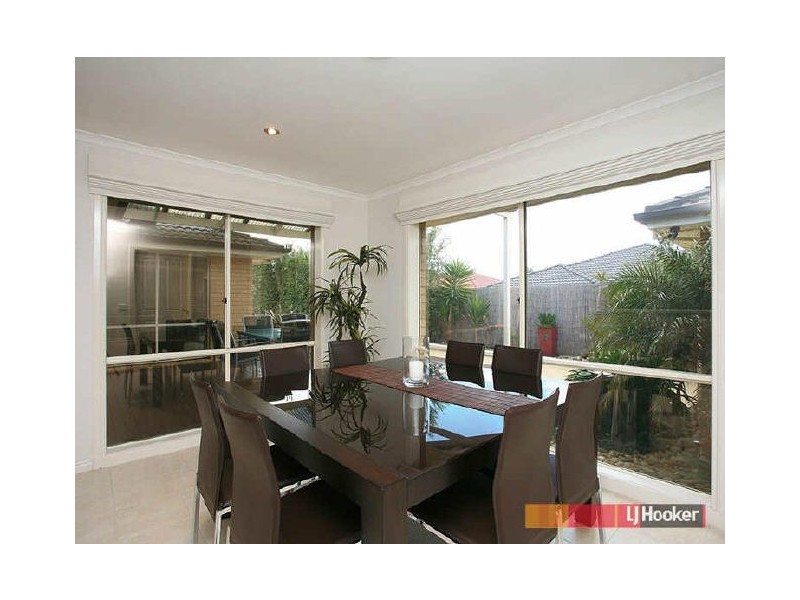 8 Gracehill Mews, Cranbourne VIC 3977