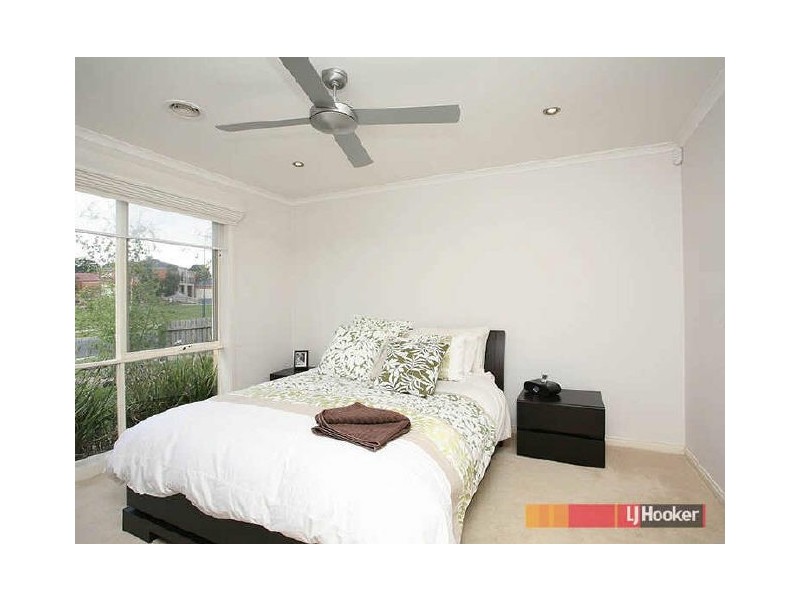 8 Gracehill Mews, Cranbourne VIC 3977