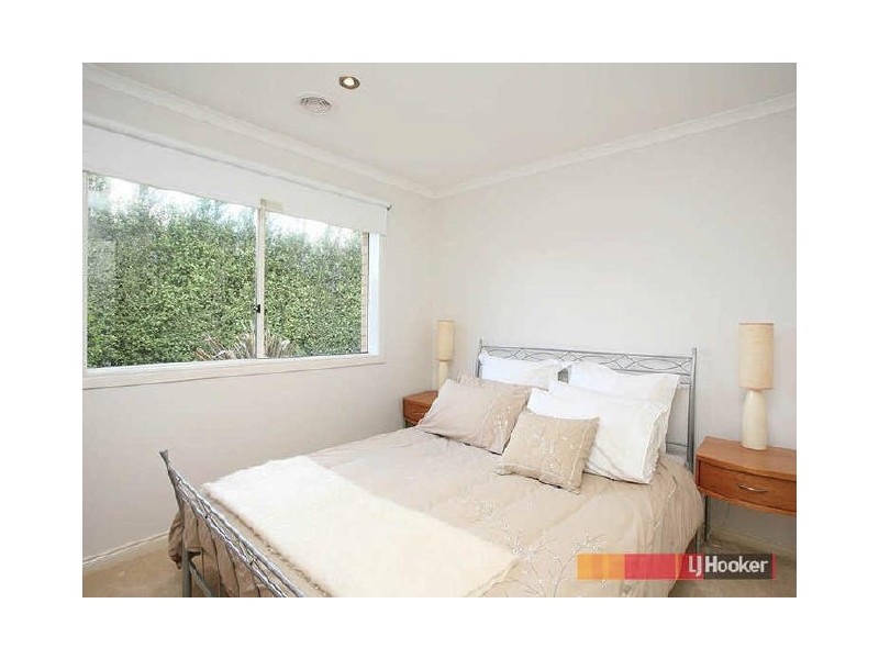 8 Gracehill Mews, Cranbourne VIC 3977