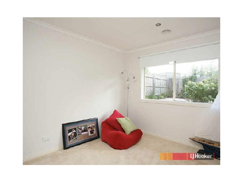 8 Gracehill Mews, Cranbourne VIC 3977