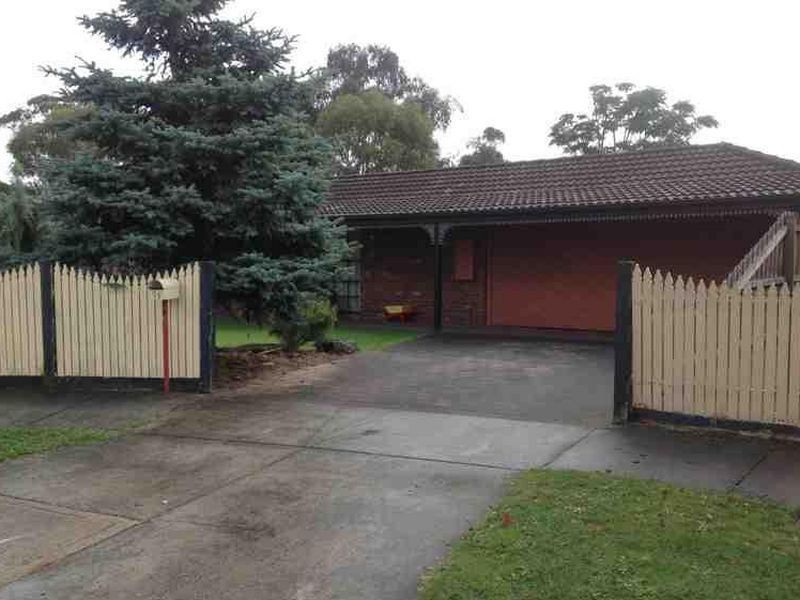 17 Hoop Pine Court, Cranbourne VIC 3977