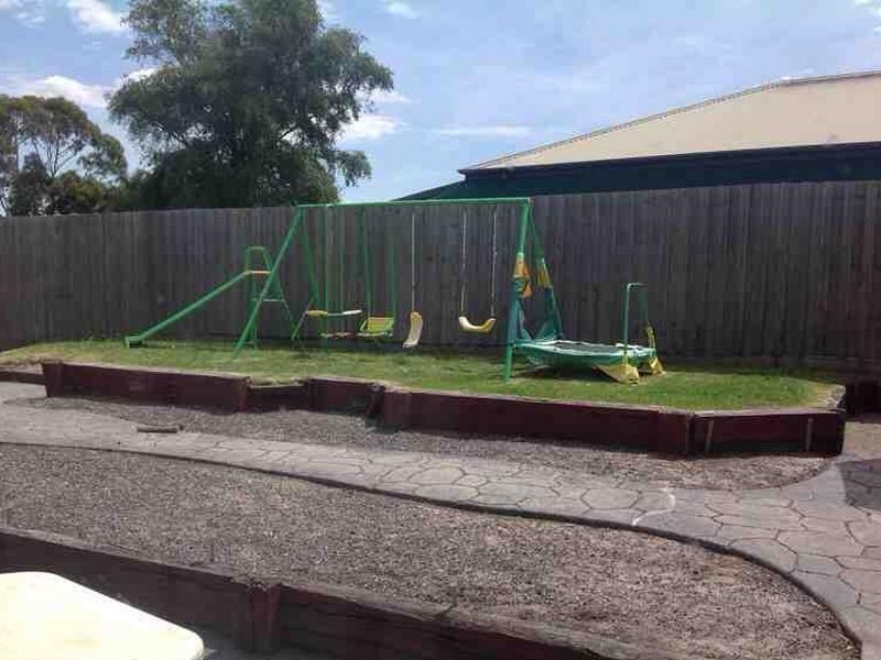 17 Hoop Pine Court, Cranbourne VIC 3977