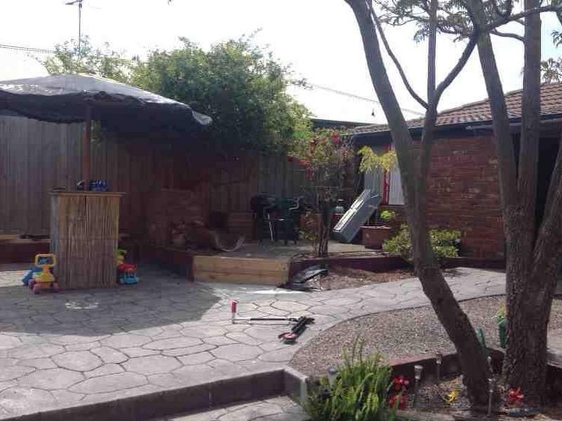 17 Hoop Pine Court, Cranbourne VIC 3977