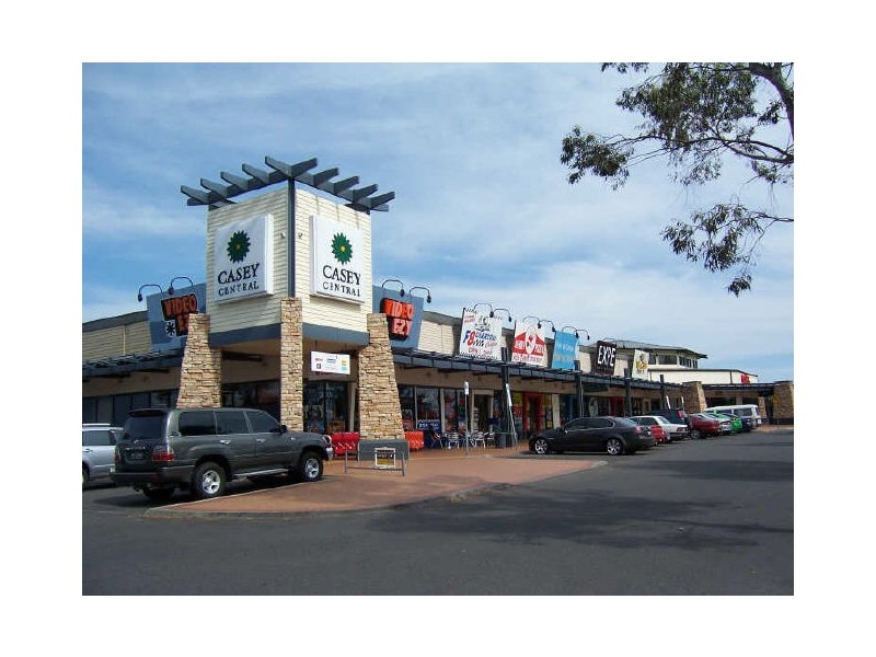 35 Yorkshire Drive, Cranbourne North VIC 3977