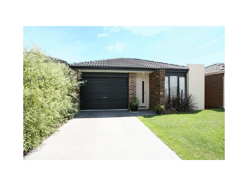 38 Greenaway Terrace, Cranbourne VIC 3977