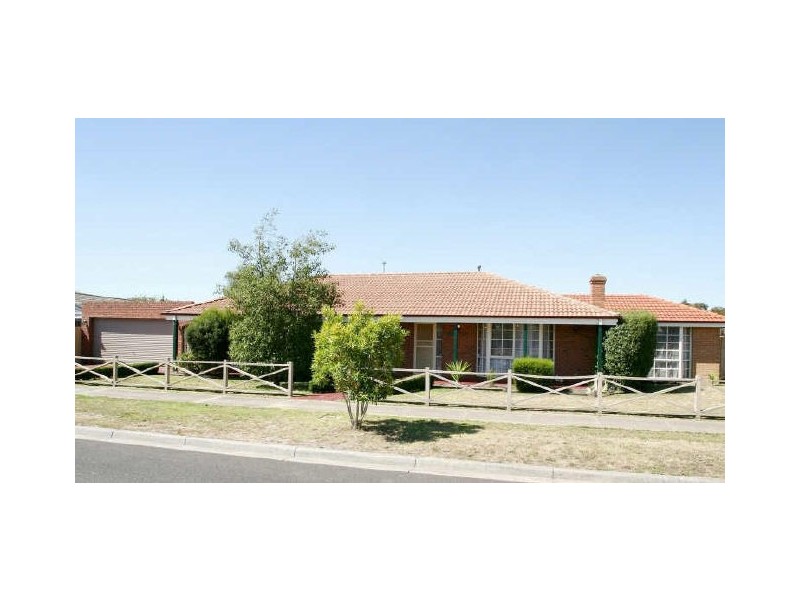 1 Flax Court, Cranbourne VIC 3977