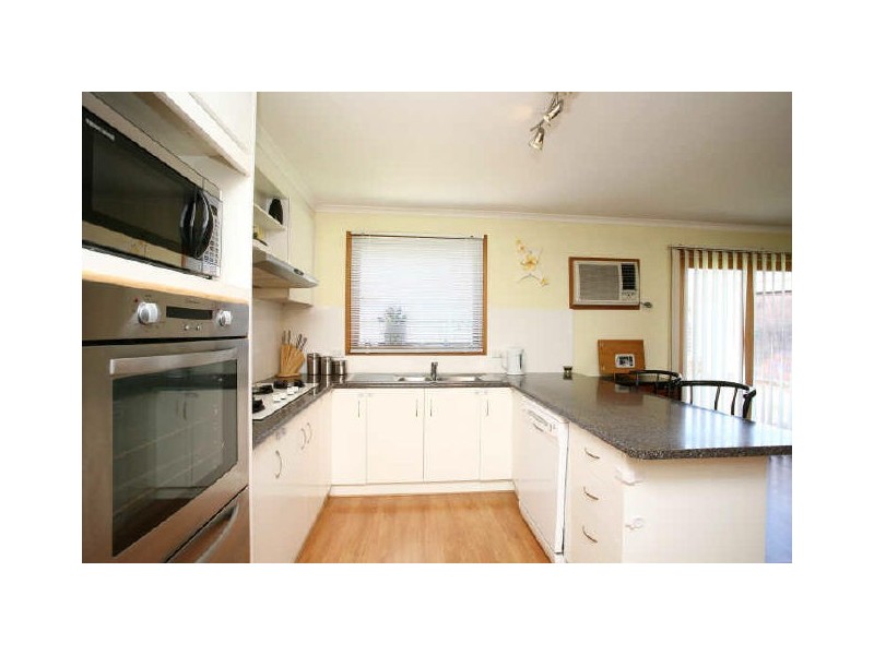 1 Flax Court, Cranbourne VIC 3977