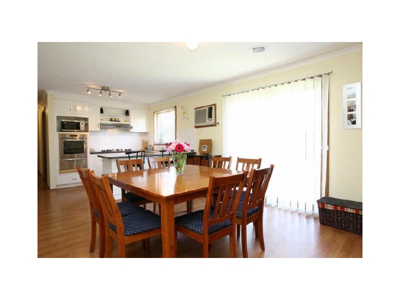1 Flax Court, Cranbourne VIC 3977