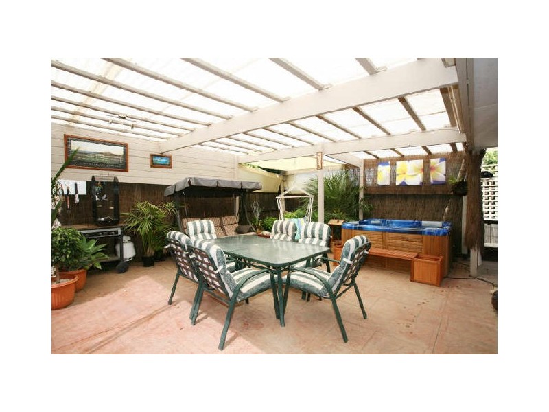 1 Flax Court, Cranbourne VIC 3977
